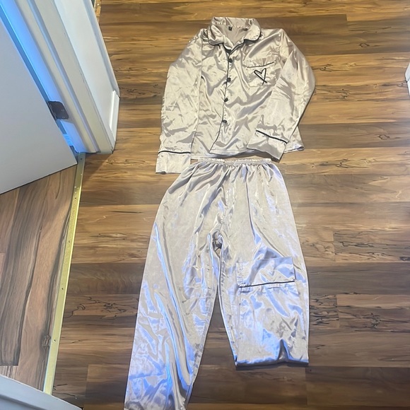 Silk light pink-ish pyjamas. Medium. - Picture 1 of 4